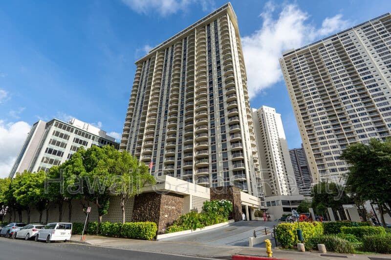 Honolulu House: 1717 Ala Wai Blvd