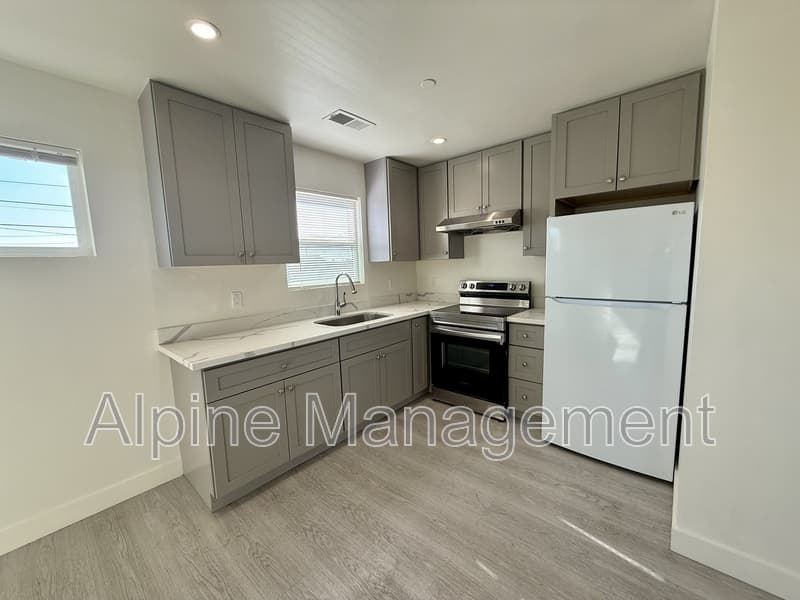 Oakland House: 1437B 48th Avenue