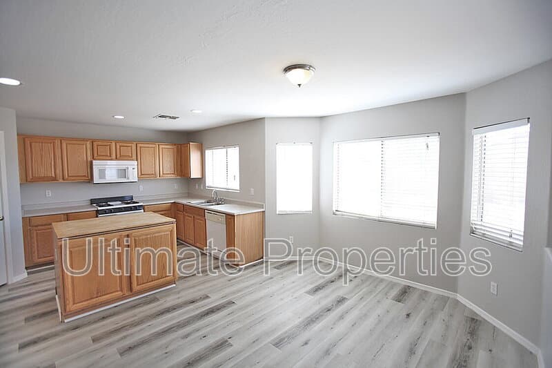 El Mirage House: 12413 W Willow Ave
