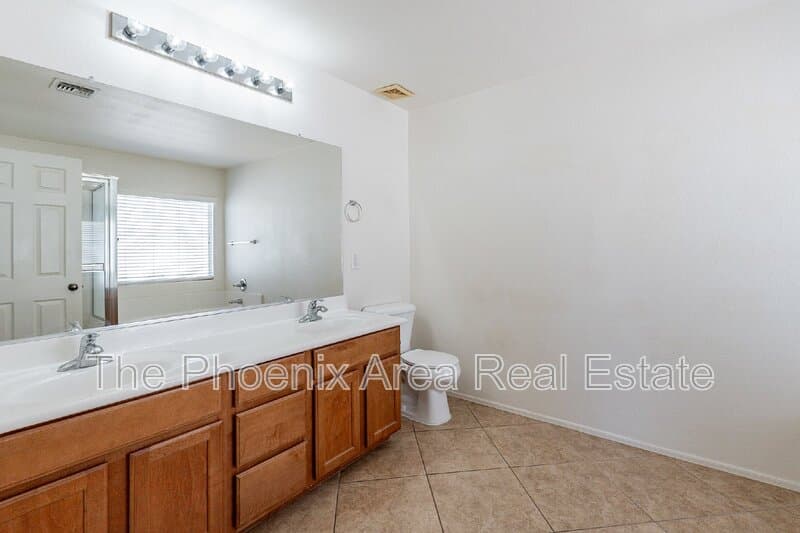 Chandler House: 6953 S Topaz Pl
