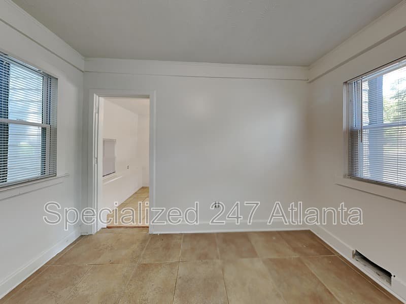 Atlanta House: 542 S Evelyn Pl NW