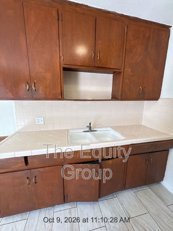 Hanford Condo: 580 South Richmond Avenue