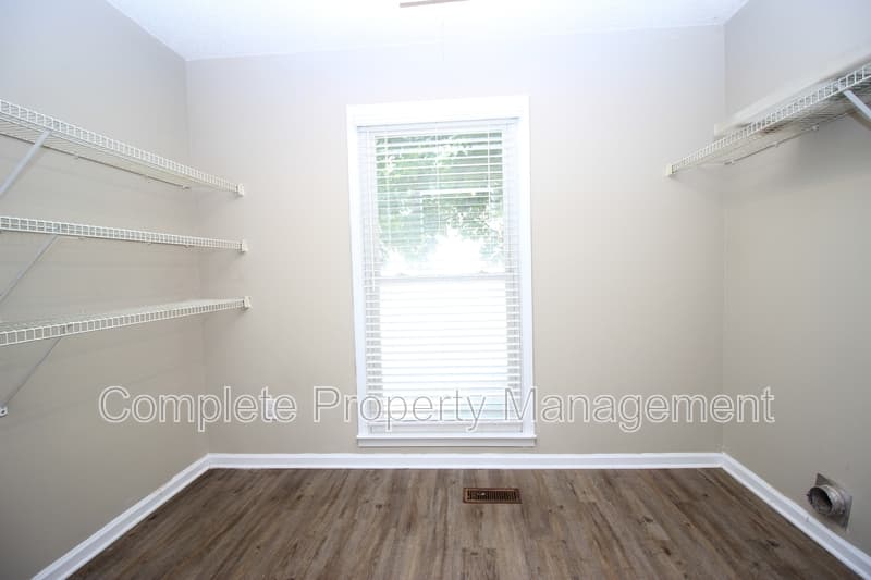 Calera House: 120 Southern Hills Circle