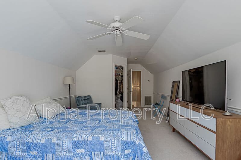 Greer House: 209 Birchleaf Ln