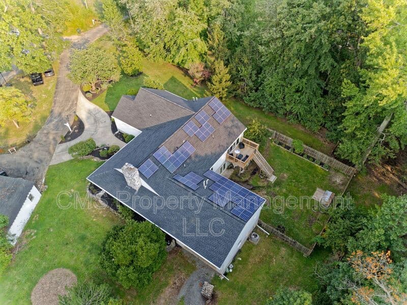 Morganville House: 17 Bauers Ln