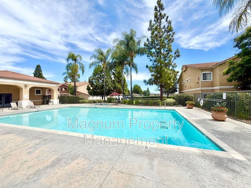 Murrieta House: 41410 Juniper St