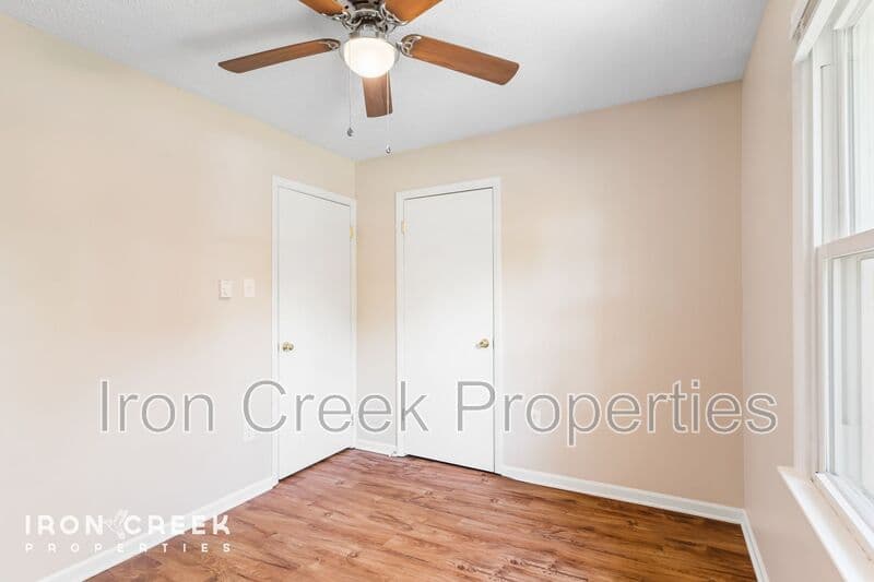 Black Mountain House: 250 Avena Rd