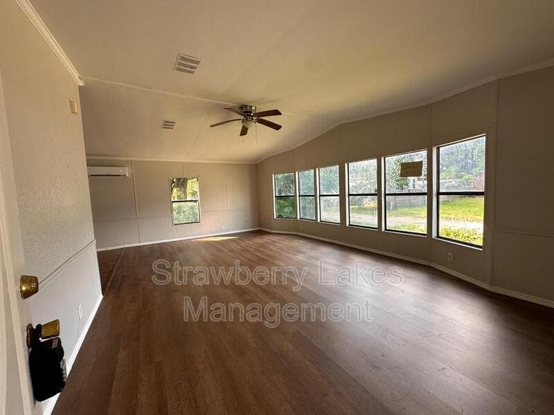Zephyrhills House: 4710 Buckeye St