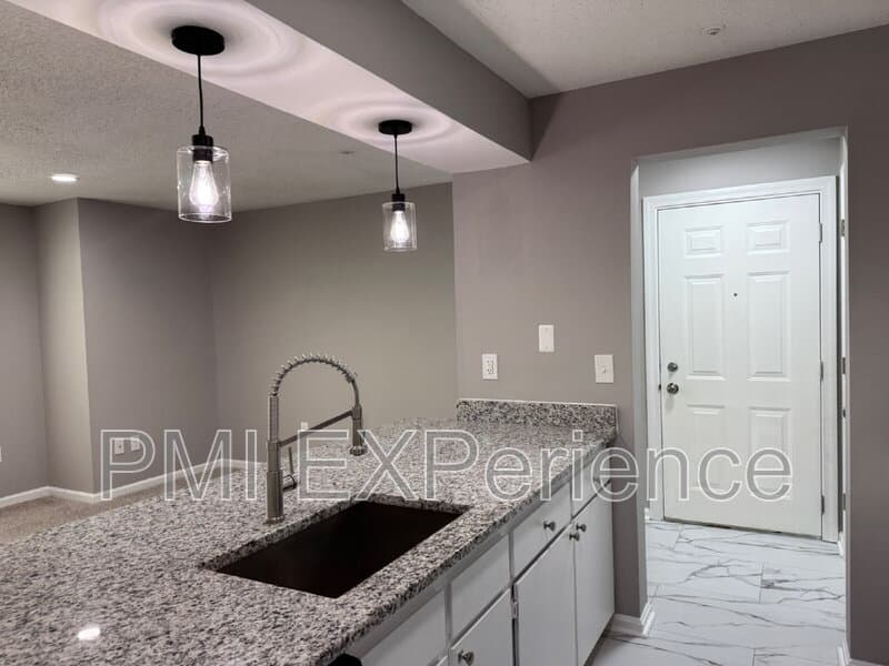 Silver Spring Condo: 2607 Camelback Ln