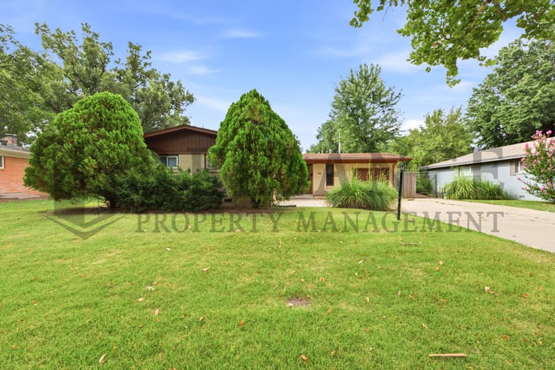 Wichita House: 9923 West Binter Lane