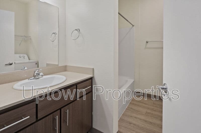 Fairview House: 2655 NE 205th Ave