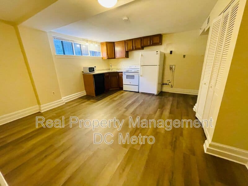 Washington Apartment: 815 Maryland Ave. NE