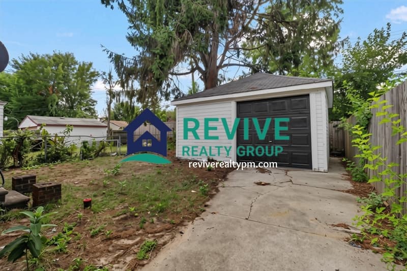 Detroit House: 18503 Prairie Street