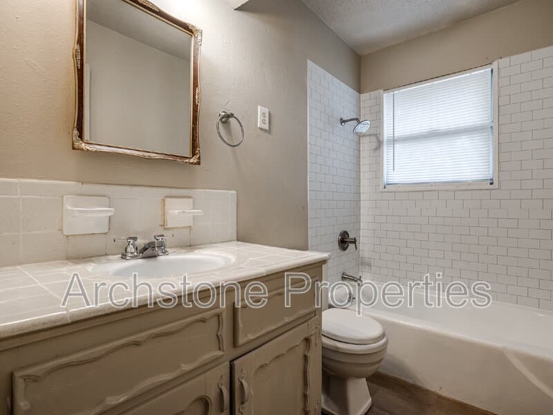 Midwest City House: 1309 Hickory Lane