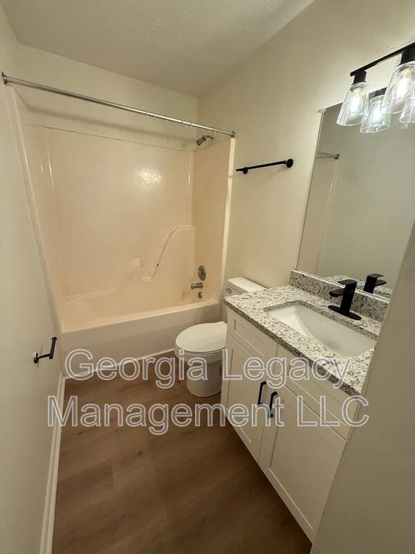 Athens House: 208 Highland Park Drive