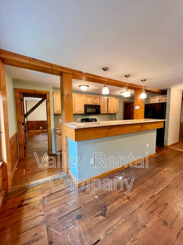 Hadley Condo: 94 Bay Road - 2