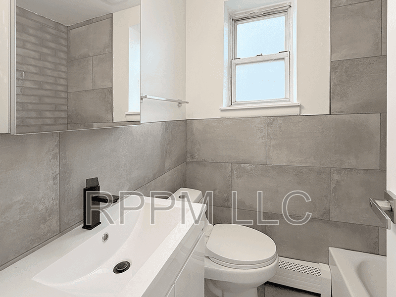 Belleville Condo: 109 William St #2
