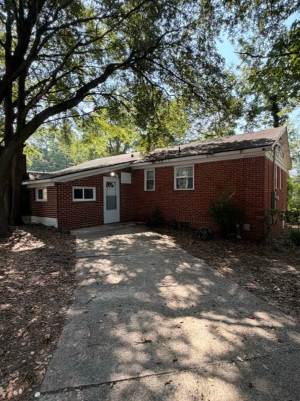 Columbia House: 701 South Woodrow Street