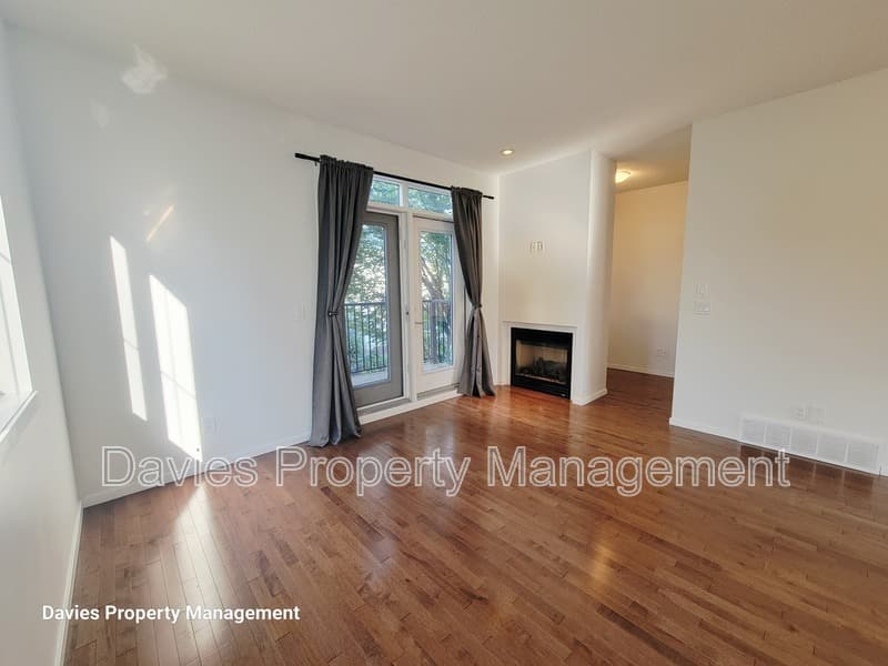 Edmonton Townhome: 603 Watt Boulevard SW