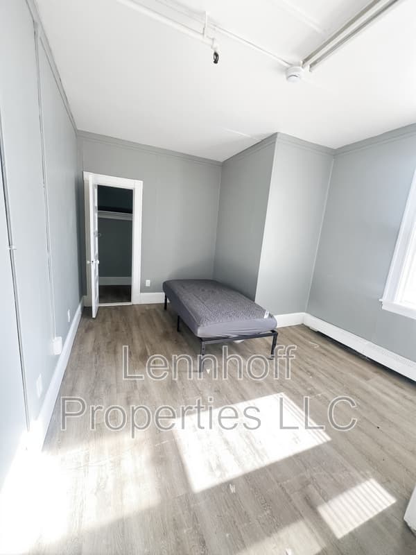 Lawrence Apartment: 32 Lawrence Street