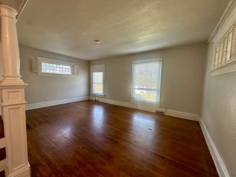 Cedar Rapids House: 1555 Park Ave SE