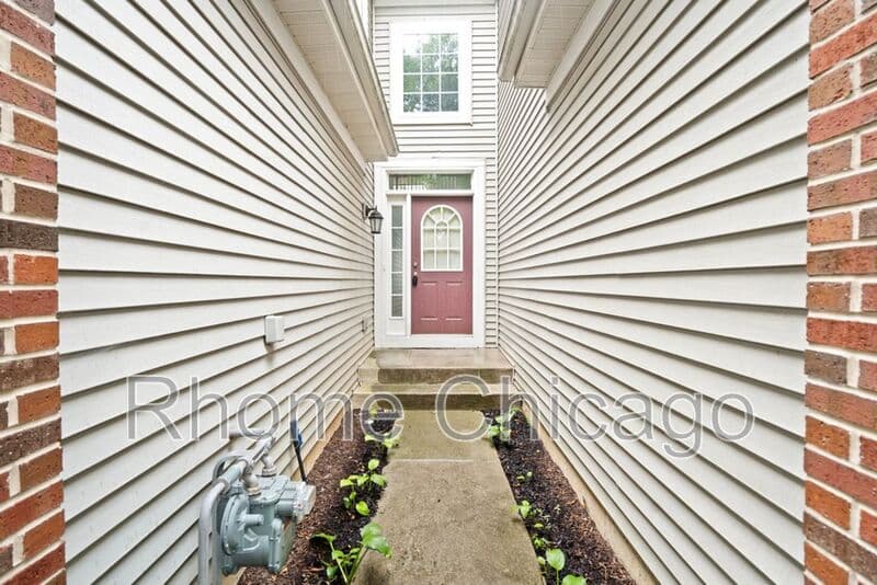 Hoffman Estates House: 6087 Halloran