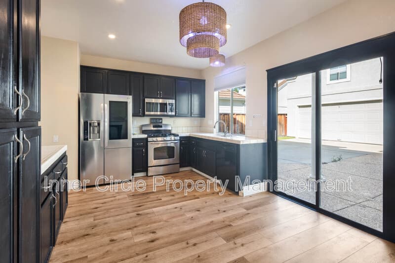 Brentwood House: 342 Chaucer Drive