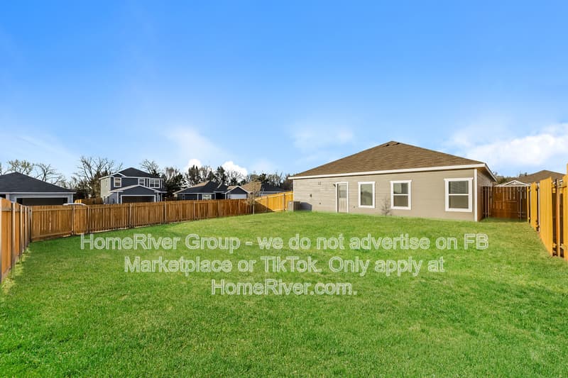 Dallas House: 6569 Crosswood Ln
