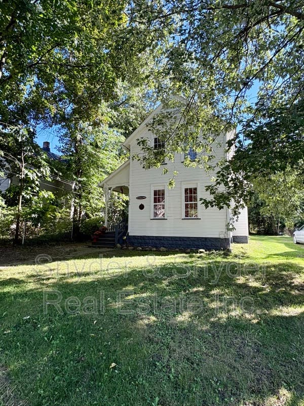 Akron House: 386.5 Silver St