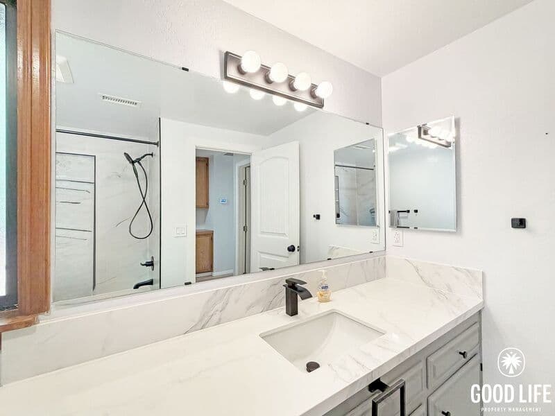 Valley Center House: 19286 Paradise Mountain Rd