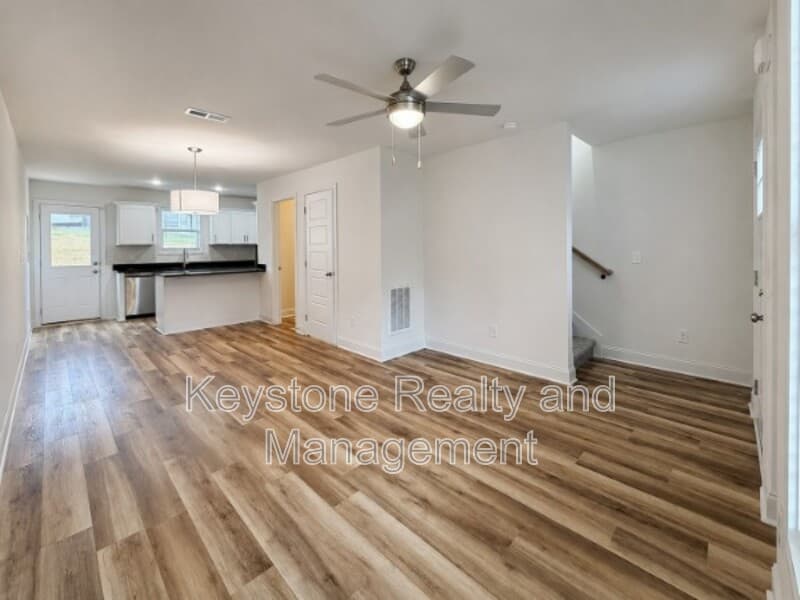 Clarksville Townhome: 919 Martin Street