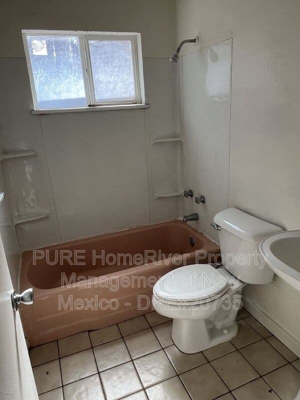 Albuquerque House: 10508 Love Ave NE