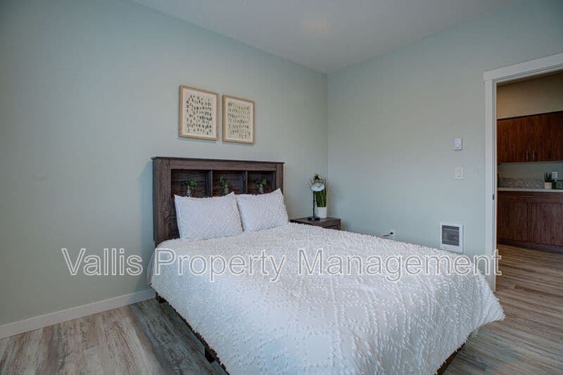 Molalla Apartment: 13001 S Crompton Lane