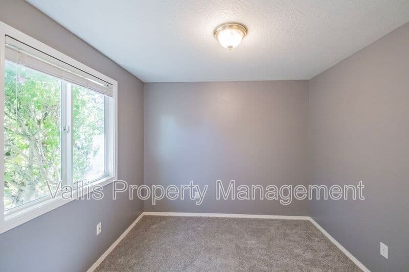 Albany House: 3234 23rd Avenue Southeast