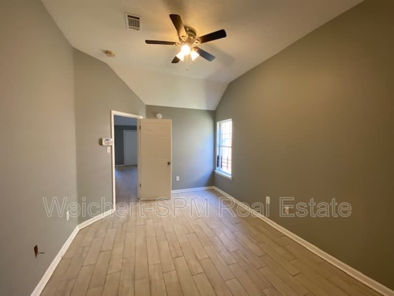 Memphis House: 5508 Emerald Hills Drive