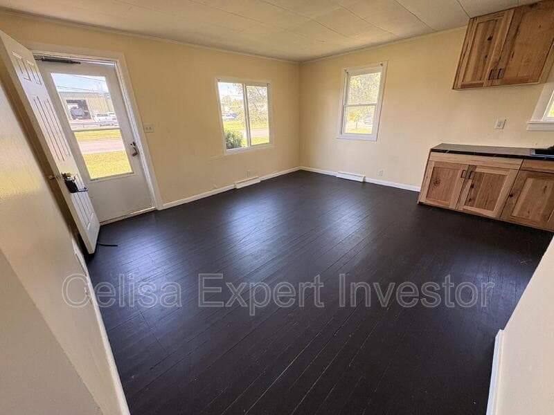 Fort Wayne House: 6418 Huguenard Road
