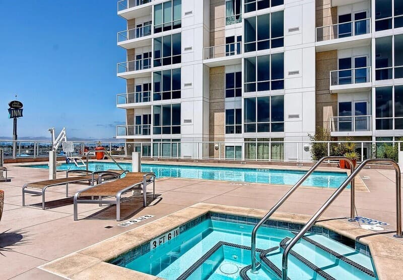 Oakland Condo: 222 Broadway St
