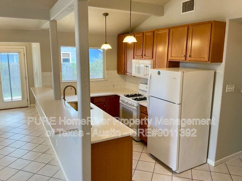 Austin Condo: 909 Hill Wood Dr #A