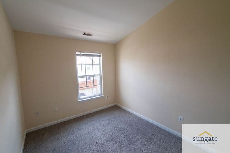 Rosedale Townhome: 11 Hallsdale Ct