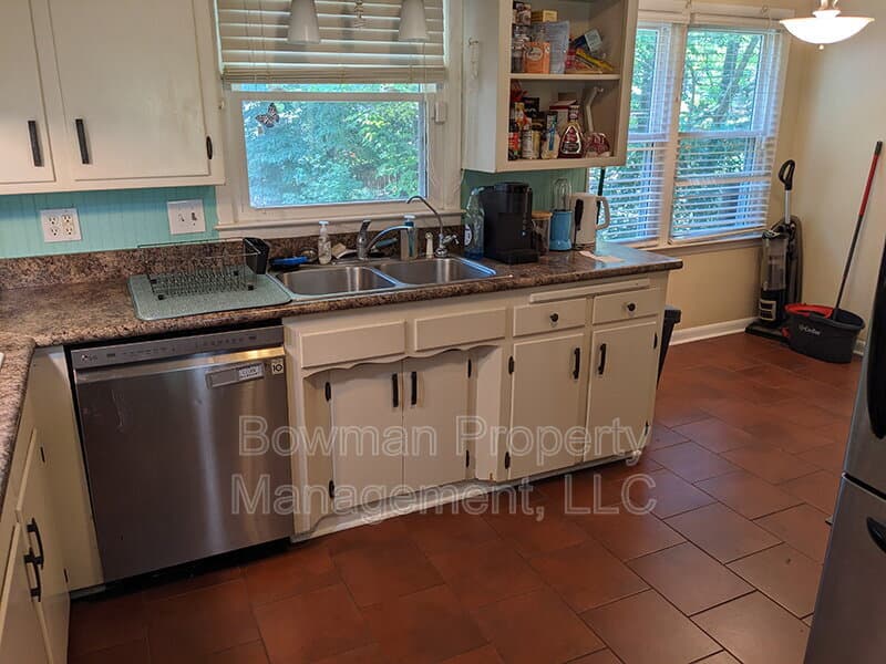 Athens House: 115 Davis Estates Rd