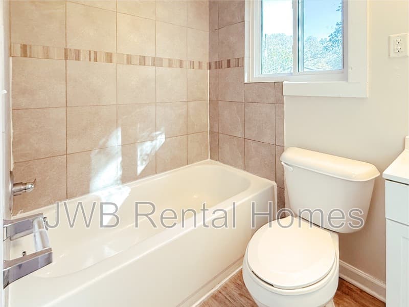 Jacksonville House: 3048 Dignan St