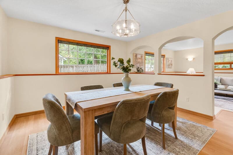 Portland House: 9255 Southwest Boones Ferry Road