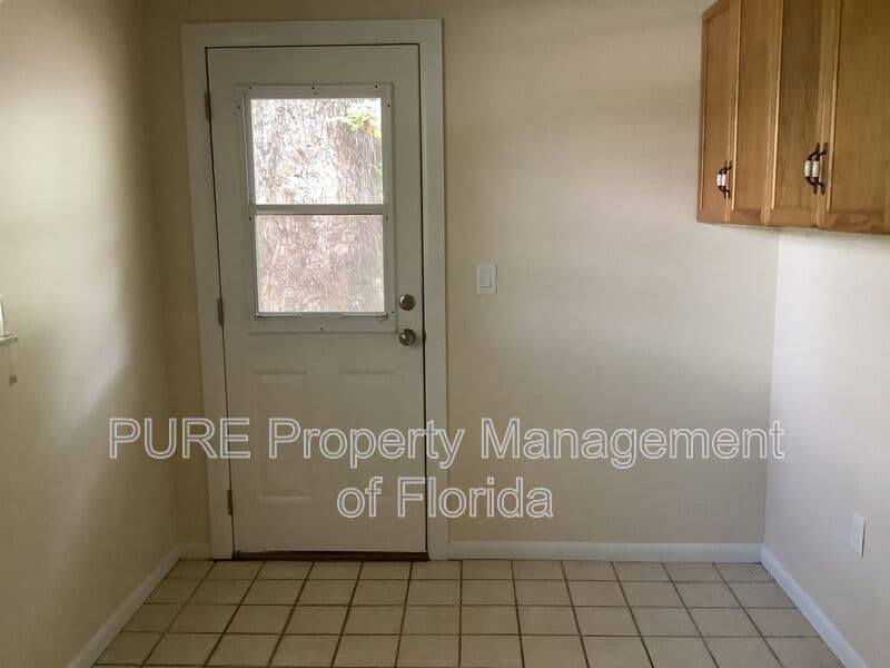 Ocala House: 711 NE 41st Avenue