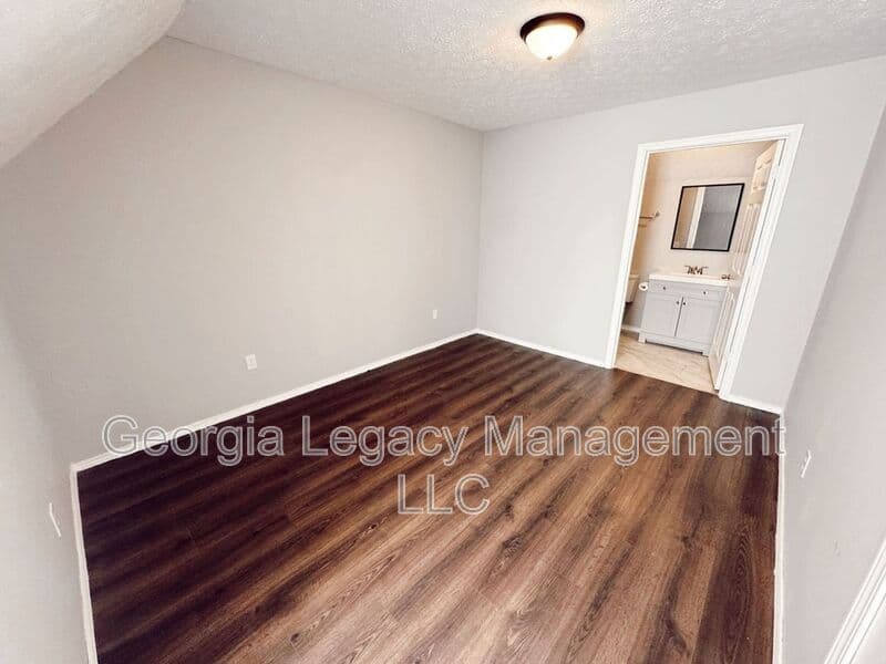 Cleveland House: 896 Campbell Street