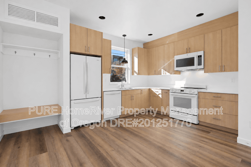 Portland Townhome: 2981 NE Emerson St