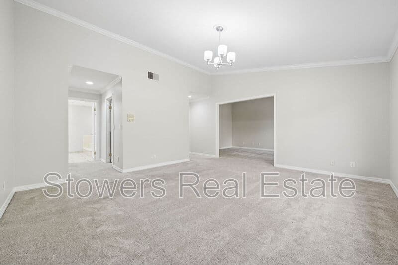 San Ramon Townhome: 613 S Blackbrush Ln
