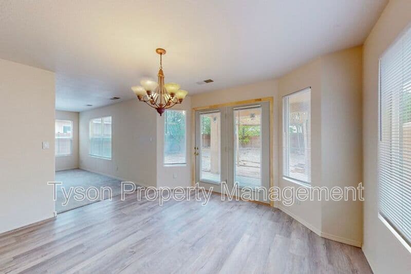 Albuquerque House: 6316 Dante Ln NW