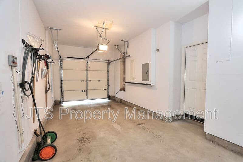 West Sacramento House: 4046 Martis Street