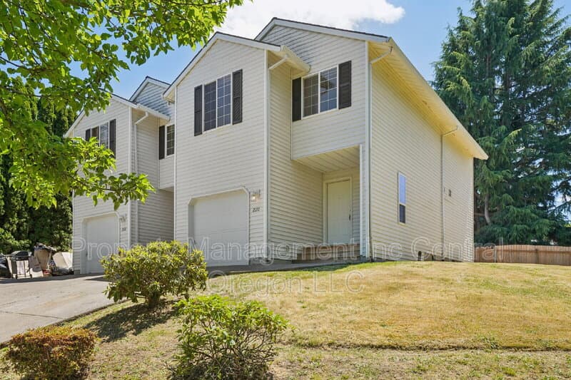 Hubbard Townhome: 2110 Baines Blvd
