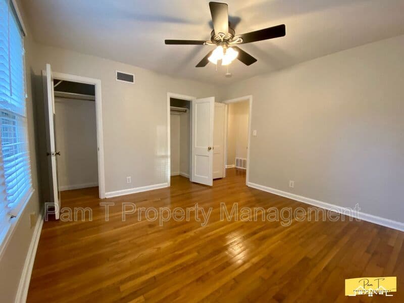 Savannah House: 304 Columbus Dr